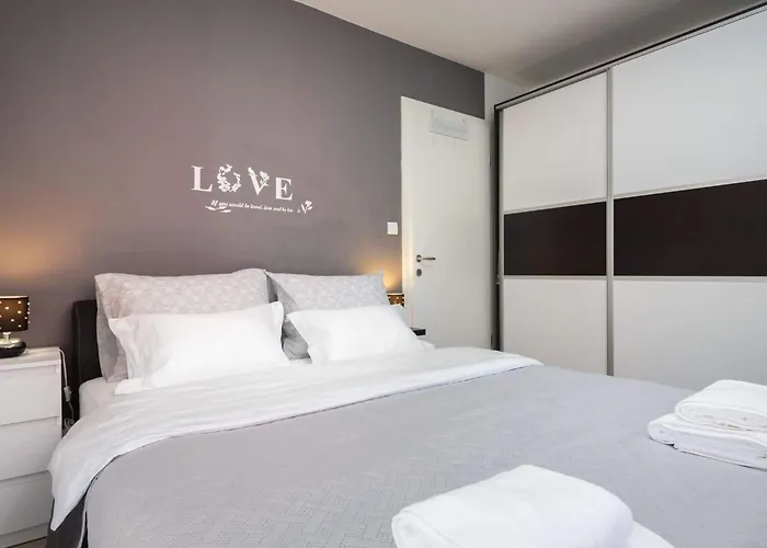 Apartament Lana St *