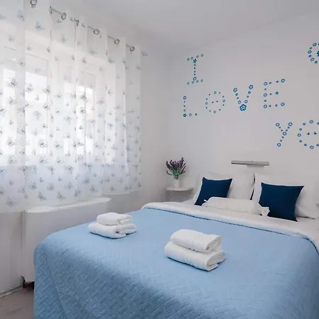 Lana St Appartement Supetar