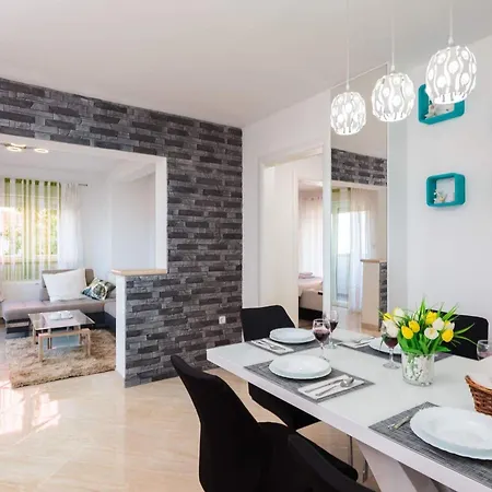 Appartement Lana St *